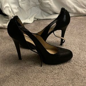 Black Round Toe Pump